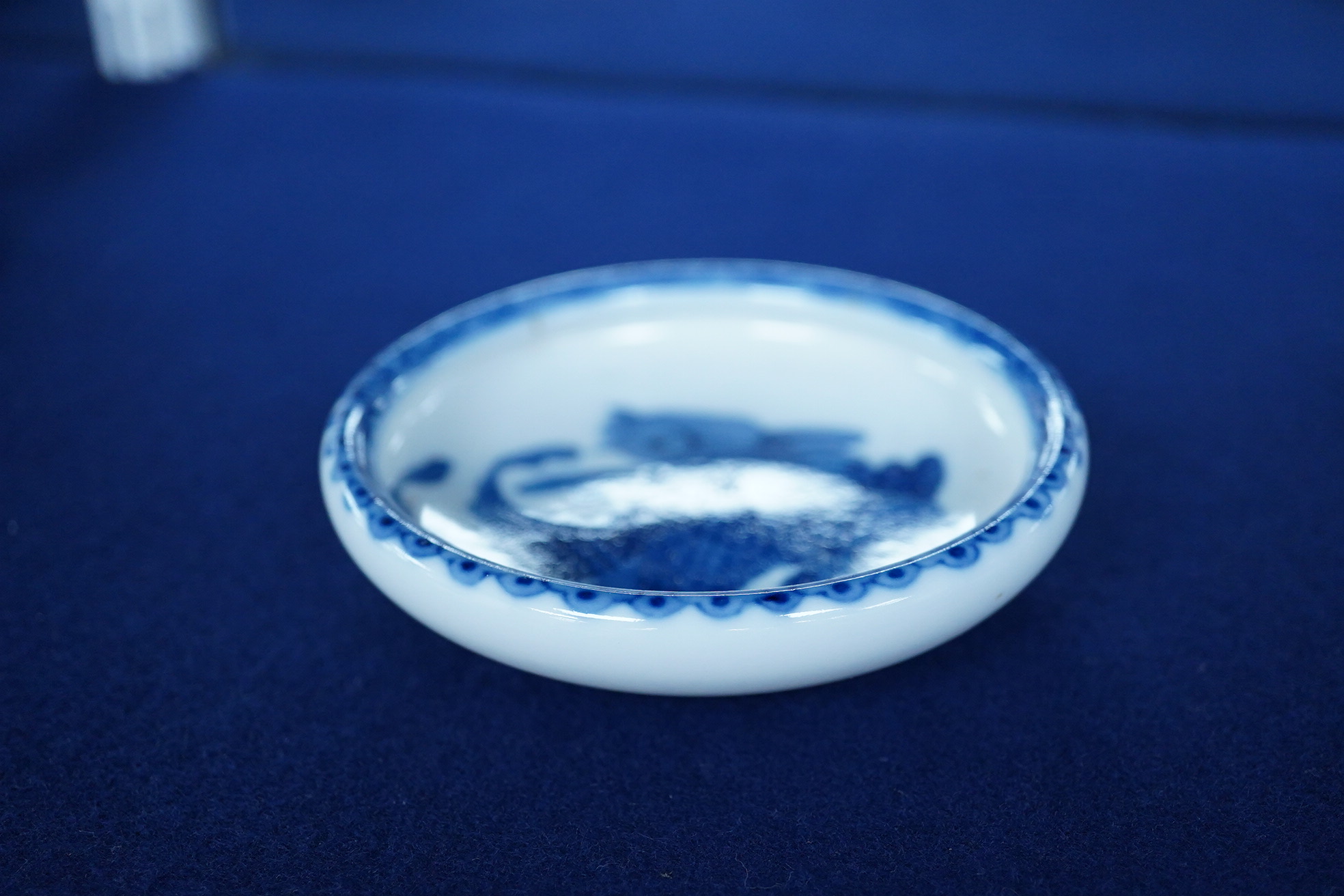A Chinese blue and white porcelain brushwasher, 10cm in diameter